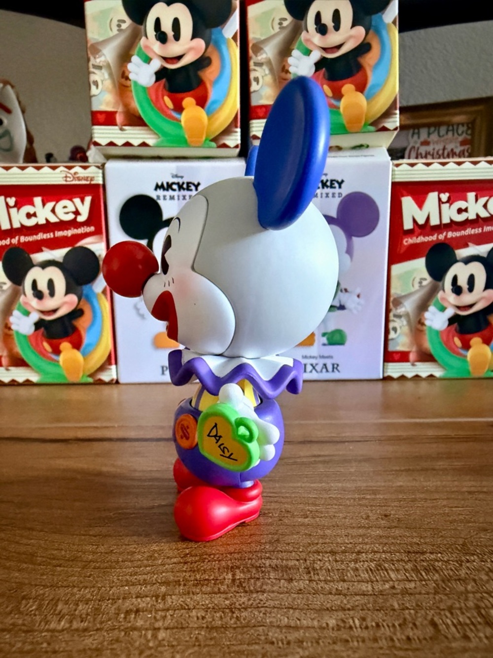 Pop Mart Disney Mickey Meets Pixar - Chuckles - Picture 5 of 9